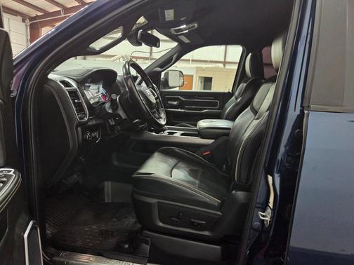 2021 RAM 3500 Laramie Crew Cab 4x4 8' Box