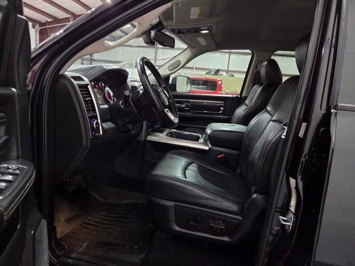 Brilliant Black Crystal Pearlcoat 2018 RAM 2500 Laramie Crew Cab 4x4 6'4' Box
