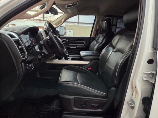 2019 RAM 3500 Laramie Crew Cab 4x4 8' Box