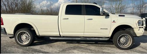 2022 RAM 3500 Laramie Crew Cab 4x4 8' Box