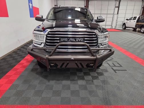 Diamond Black Crystal Pearlcoat 2022 RAM 3500 Longhorn