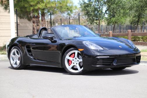 Photo 2 of 27 of 2018 Porsche 718 Boxster S