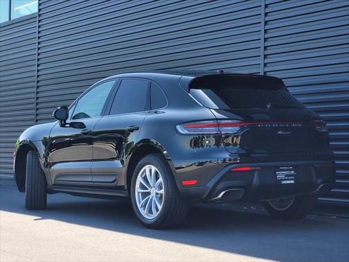 2025 Porsche Macan Base