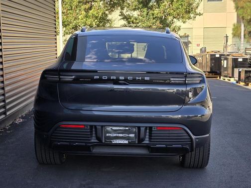 2025 Porsche Macan 4S