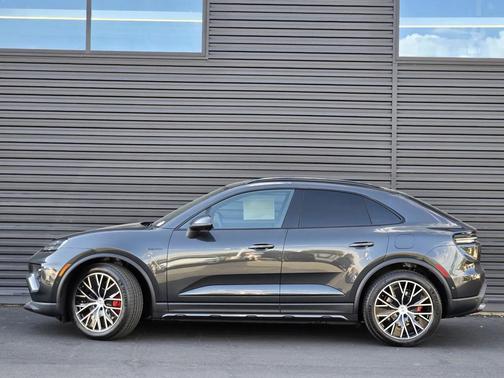 2025 Porsche Macan 4S