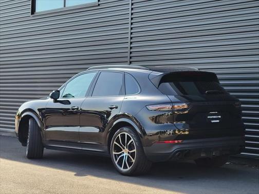 2022 Porsche Cayenne Platinum Edition
