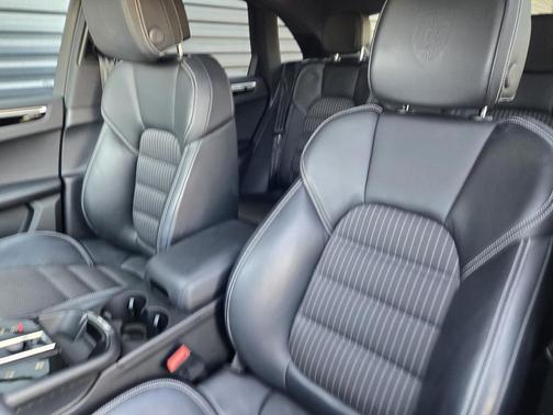 2024 Porsche Macan T