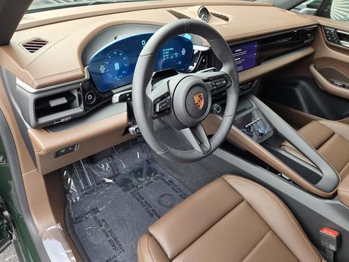 2026 Porsche Macan 4