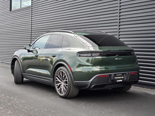 2026 Porsche Macan 4