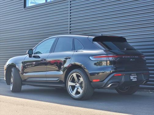 2025 Porsche Macan Base