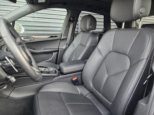 2025 Porsche Macan T