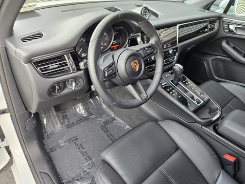 2025 Porsche Macan T