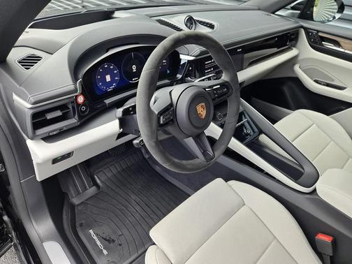2025 Porsche Macan 4