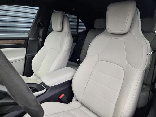 2025 Porsche Macan 4