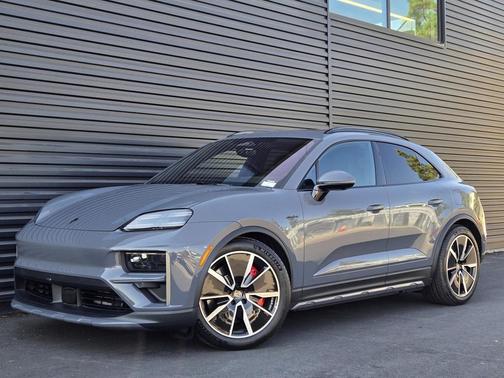 2025 Porsche Macan Turbo