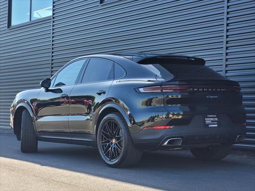 2025 Porsche Cayenne Base