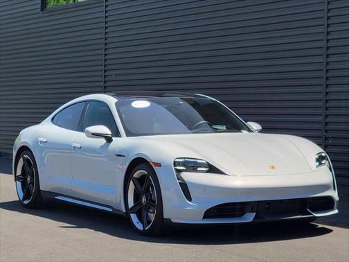 2022 Porsche Taycan Turbo