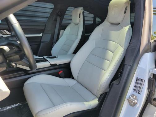 2022 Porsche Taycan Turbo