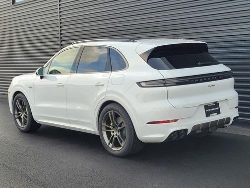 2025 Porsche Cayenne Turbo