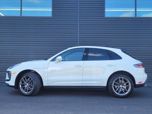 2024 Porsche Macan Base