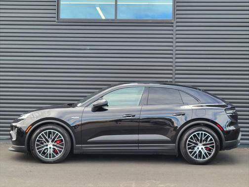 2025 Porsche Macan Electric 4S