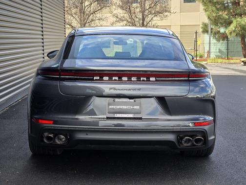 2026 Porsche Panamera 4