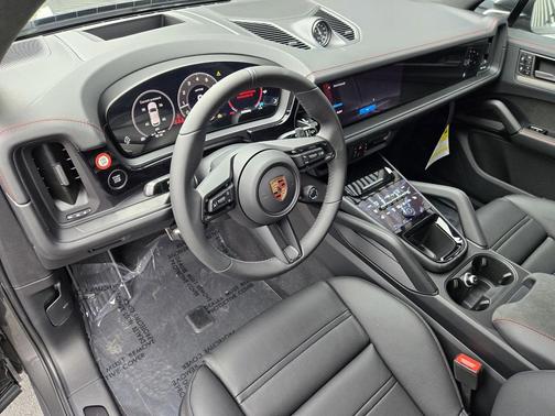 2026 Porsche Cayenne GTS