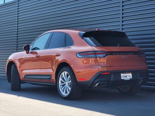 2025 Porsche Macan Base