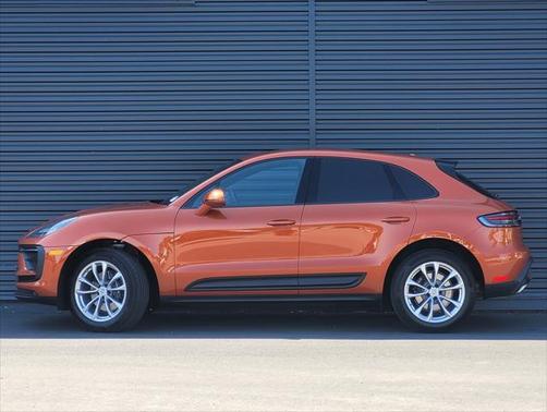 2025 Porsche Macan Base