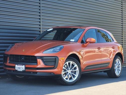 2025 Porsche Macan Base