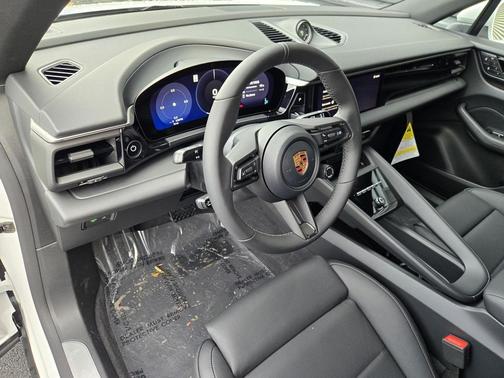 2025 Porsche Macan 4