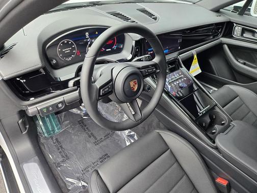 2026 Porsche Panamera 4
