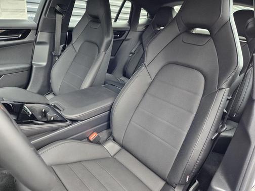 2026 Porsche Panamera 4