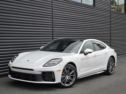 2026 Porsche Panamera 4