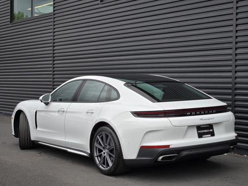 2026 Porsche Panamera 4