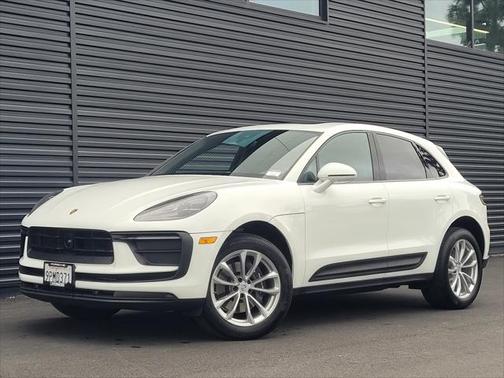 2025 Porsche Macan Base