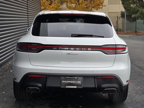 2026 Porsche Macan 