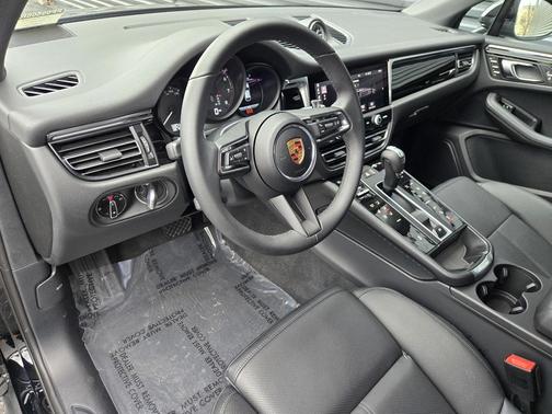2025 Porsche Macan T