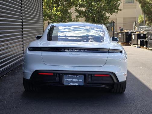 2025 Porsche Taycan 