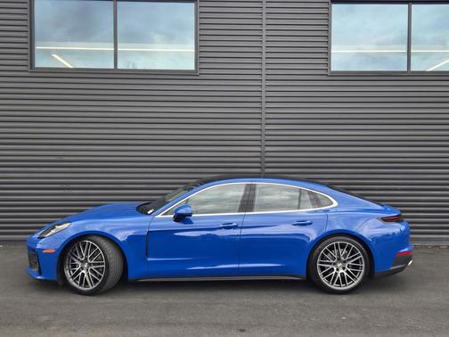 2024 Porsche Panamera 4