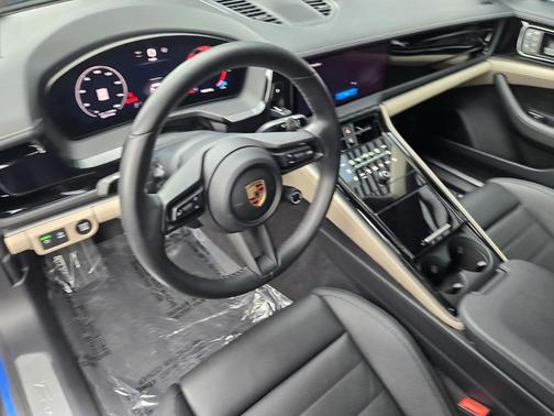 2024 Porsche Panamera 4