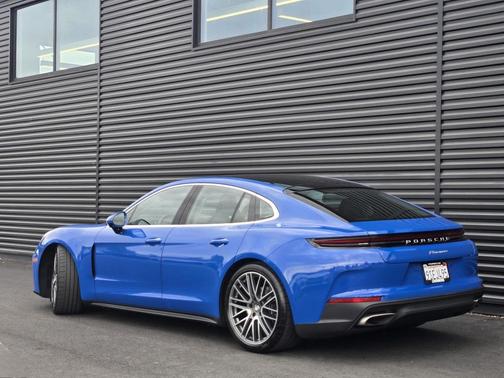 2024 Porsche Panamera 4