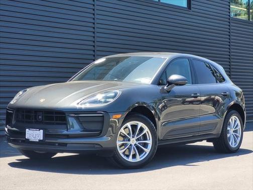 2025 Porsche Macan Base