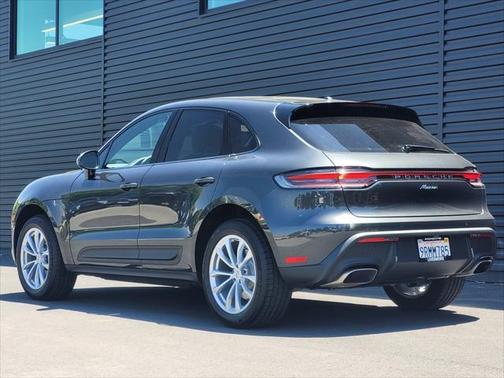 2025 Porsche Macan Base