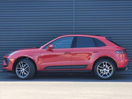 2025 Porsche Macan Base