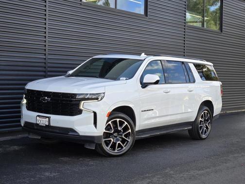 2023 Chevrolet Suburban RST