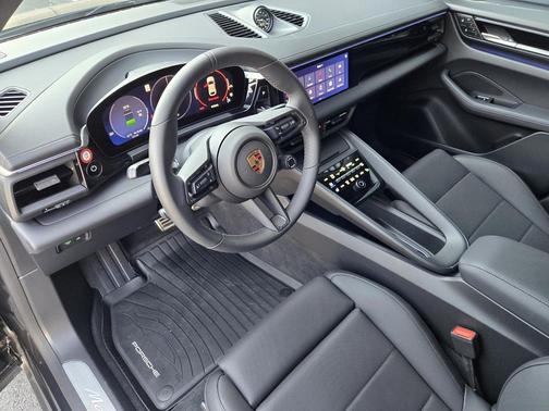 2025 Porsche Macan 4S