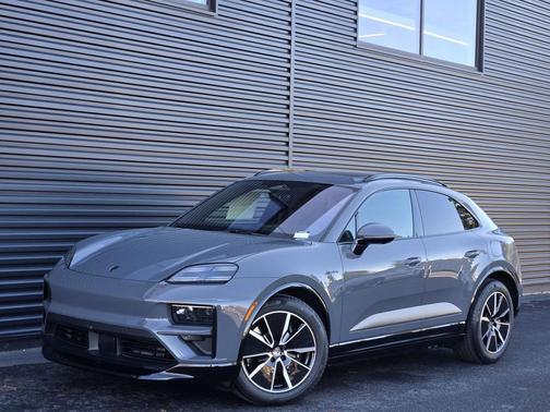 2025 Porsche Macan Turbo