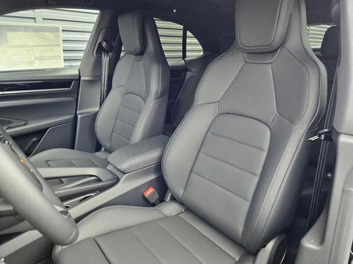 2025 Porsche Macan 4S