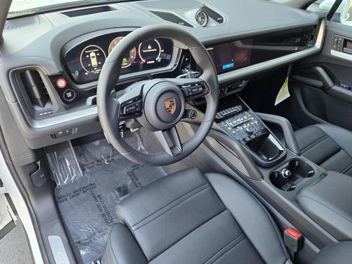 2025 Porsche Cayenne S